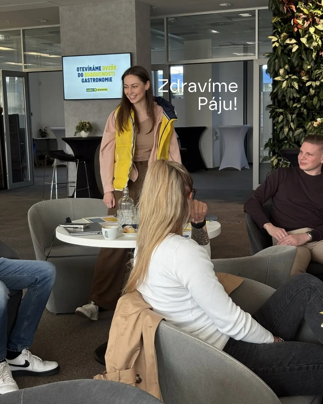 Workfluencerka se představuje ostatním